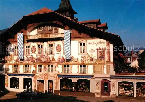 AK / Ansichtskarte Oberammergau Stammhaus des Schnitzerei Verlages Lang sel. Erben Fassadenmalerei Kat. Oberammergau