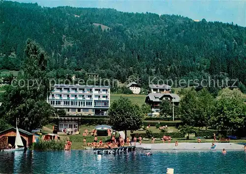 AK / Ansichtskarte Steindorf Ossiacher See Seehotel Hoffmann Ansicht vom See aus Badestrand