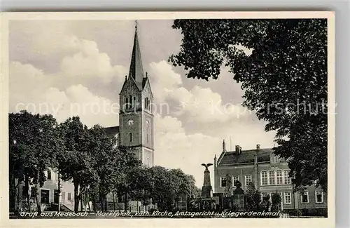 AK / Ansichtskarte Medebach Marktplatz Katholische Kirche Amtsgericht Kriegerdenkmal Kat. Medebach