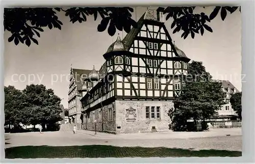 AK / Ansichtskarte Giessen Lahn Neues Schloss mit Zeughaus Fachwerkhaus Universitaetsstadt Kat. Giessen