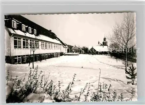 AK / Ansichtskarte Herborn Hessen Ortsmotiv mit Kirche im Winter Kat. Herborn