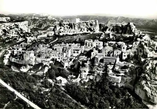 AK / Ansichtskarte Les Baux de Provence Vue generale aerienne Kat. Les Baux de Provence