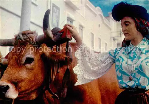 AK / Ansichtskarte Nazare Portugal Folklore Kuh Kat. 