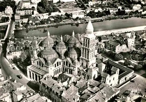 AK / Ansichtskarte Perigueux Vue aerienne sur la Cathedrale Saint Front Kat. Perigueux