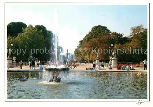 AK / Ansichtskarte Paris Bassin du Jardin des Tuileries au fond l Obelisque et Arc de Triomphe Kat. Paris