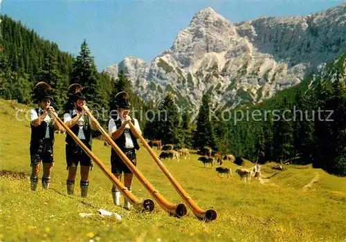 AK / Ansichtskarte Alphorn Alphornblaeser Schwangau Alpe Jaegerhuette Geierkoepfen  Kat. Musik