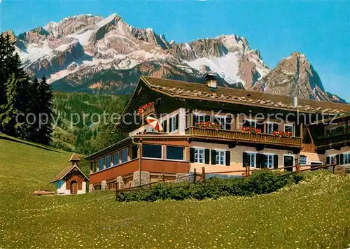 AK / Ansichtskarte Garmisch Partenkirchen Berggasthof Gschwandtnerbauer mit Zugspitzgruppe Kat. Garmisch Partenkirchen