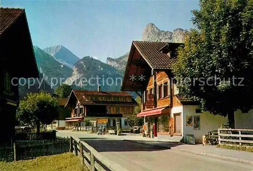 AK / Ansichtskarte Kandersteg BE Ortspartie mit Blick zum kleinen Rinderhorn Stock Gellihorn Berner Alpen Kat. Kandersteg