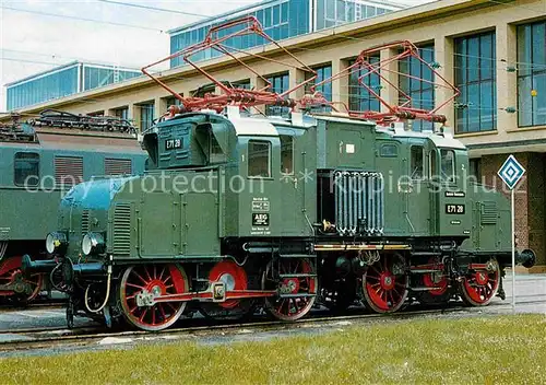 AK / Ansichtskarte Lokomotive Elektro Gueterzuglokomotive E 71 28 DB Ausbesserungswerk Muenchen Freimann Kat. Eisenbahn