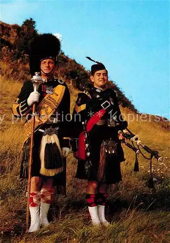 AK / Ansichtskarte Leibgarde Wache Drum Major and Piper Argyll and Sutherland Highlanders  Kat. Polizei