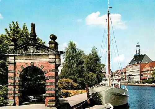 AK / Ansichtskarte Emden Ostfriesland Hafentor und Rathaus Kat. Emden