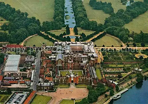 AK / Ansichtskarte Middlesex Hampton Court Palace Fliegeraufnahme Kat. Enfield