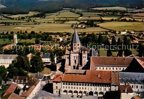 AK / Ansichtskarte Cluny Abbaye XI   XII siecle Ecole des Arts et Metiers vue aerienne Kat. Cluny