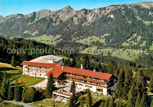 AK / Ansichtskarte Sonthofen Oberallgaeu Allgaeuer Berghof mit Alpe Eck Allgaeuer Alpen Fliegeraufnahme Kat. Sonthofen