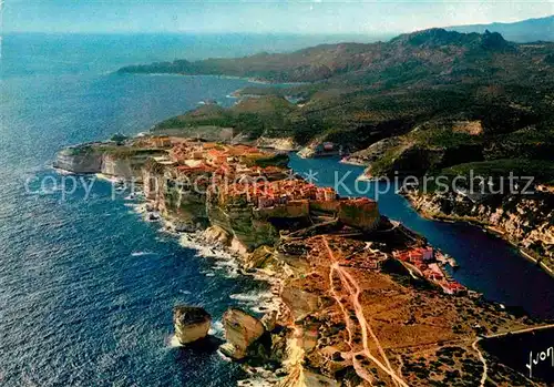 AK / Ansichtskarte Bonifacio Corse du Sud Fliegeraufnahme La Ville fortifiee et son Port Kat. Bonifacio