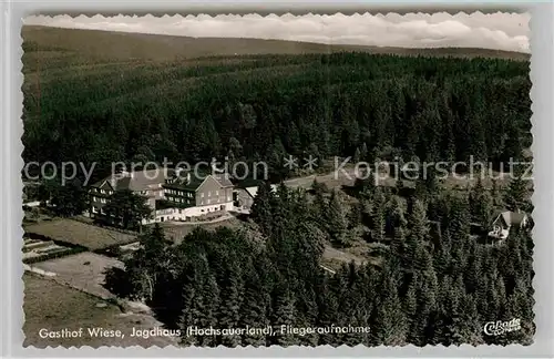 AK / Ansichtskarte Jagdhaus Sauerland Gasthof Wiese Luftaufnahme Kat. Schmallenberg