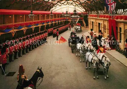 AK / Ansichtskarte Adel England Queen Victoria 2nd Battalion Coldstream Guards Madame Tussaud s  Kat. Koenigshaeuser