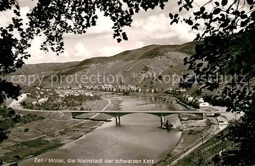 AK / Ansichtskarte Zell Mosel Panorama Weinstadt der schwarzen Katz Bruecke Weinberge Kat. Zell (Mosel)