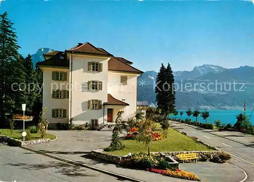 AK / Ansichtskarte Gersau Vierwaldstaettersee Rathaus mit Kurpark Kat. Gersau