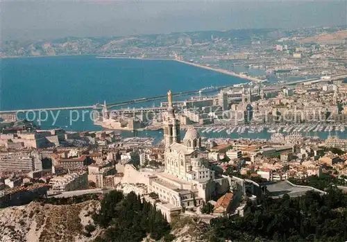 AK / Ansichtskarte Marseille La Basilique Notre Dame de la Garde veille sur la Ville Kat. Marseille