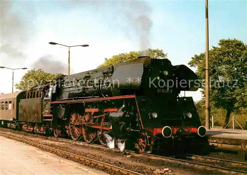 AK / Ansichtskarte Lokomotive Dampflokomotive 010504 9 Hauptbahnhof Stralsund  Kat. Eisenbahn