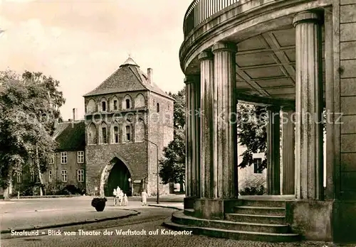 AK / Ansichtskarte Stralsund Mecklenburg Vorpommern Blick vom Theater der Werftstadt auf Kniepertor Kat. Stralsund