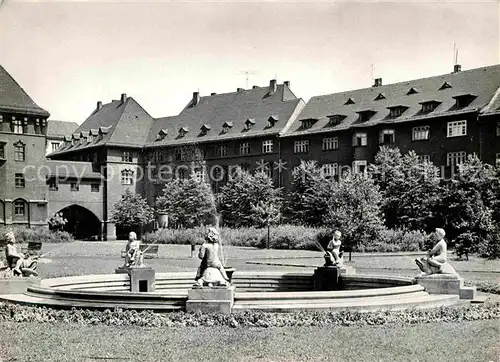 AK / Ansichtskarte Bytom Beuthen Fontanna na placu Dzierzgnskiego Brunnen Kat. Beuthen Oberschlesien