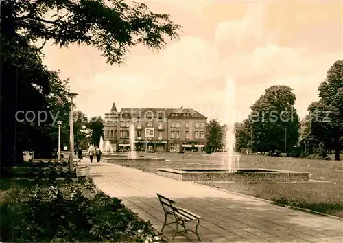 AK / Ansichtskarte Bitterfeld Platz der Jugend Fontaene Kat. Bitterfeld