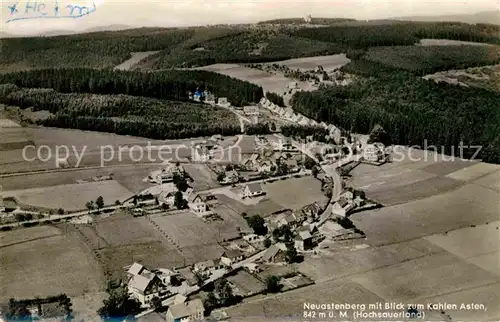 AK / Ansichtskarte Neuastenberg mit Blick zum Kahlen Asten Fliegeraufnahme Kat. Winterberg