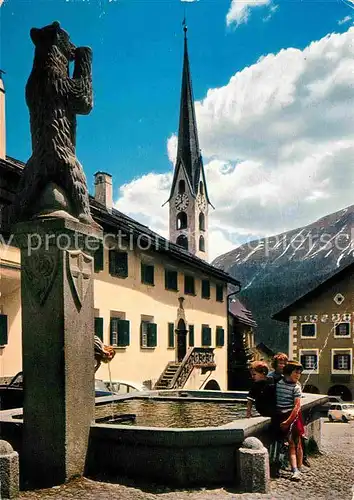 AK / Ansichtskarte Zuoz GR Ortsmotiv mit Brunnen Kirchturm Kat. Zuoz