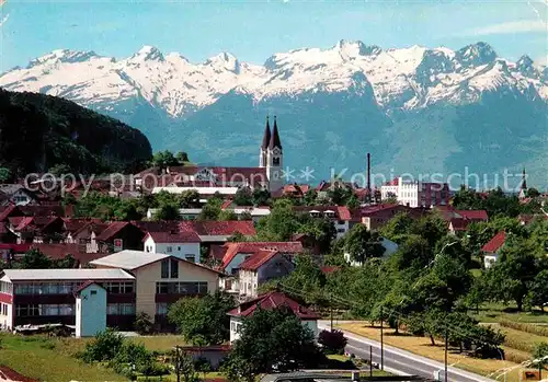 AK / Ansichtskarte Goetzis Vorarlberg Ortsansicht mit Kirche Blick gegen Schweizer Berge Kat. Goetzis