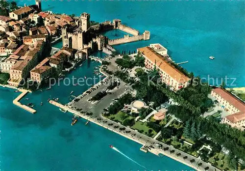 AK / Ansichtskarte Sirmione Lago di Garda Fliegeraufnahme Kat. Italien
