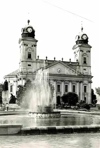 AK / Ansichtskarte Debrecen Debrezin Kirche mit Brunnen