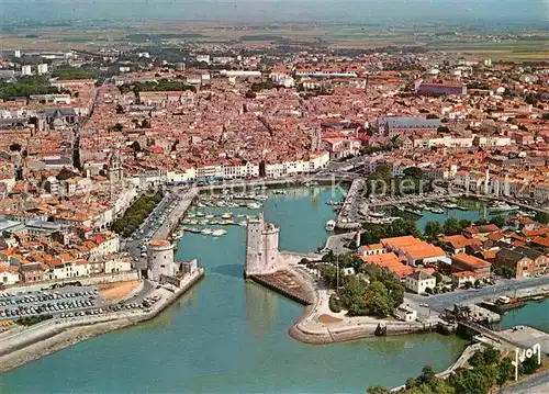 AK / Ansichtskarte La Rochelle Charente Maritime Fliegeraufnahme Hafeneinfahrt Kat. La Rochelle