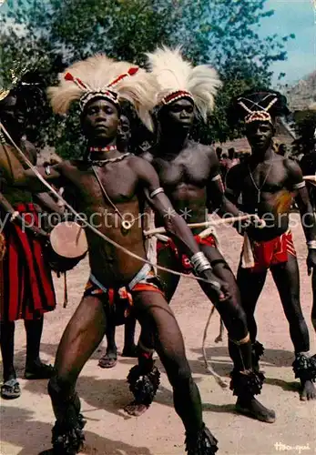 AK / Ansichtskarte Typen Afrika Danseurs du Groupe Medy 