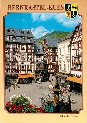 AK / Ansichtskarte Bernkastel Kues Marktplatz Brunnen Fachwerkhaeuser Malerischer Weinort an der Mosel Kat. Bernkastel Kues