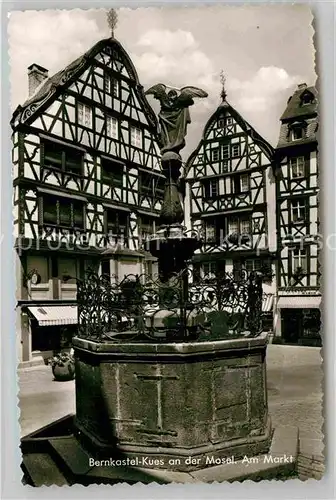 AK / Ansichtskarte Bernkastel Kues Markt mit Brunnen Kat. Bernkastel Kues