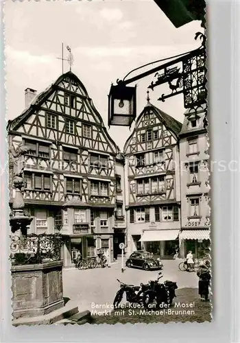 AK / Ansichtskarte Bernkastel Kues Markt mit St Michaelbrunnen Kat. Bernkastel Kues