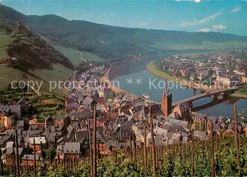 AK / Ansichtskarte Bernkastel Kues Panorama mit Ruine Landshut Moselbruecke Weinberge Kat. Bernkastel Kues