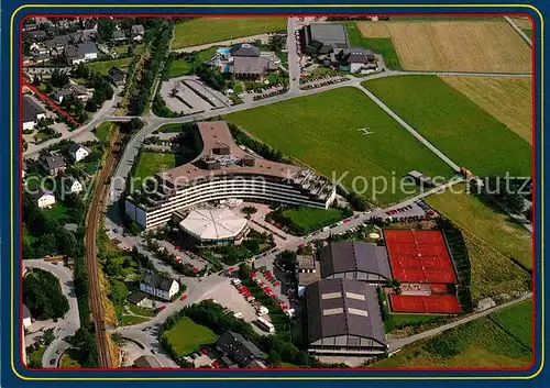 AK / Ansichtskarte Willingen Sauerland Fliegeraufnahme Tenniscenter Lagunenbad Eissporthalle Kat. Willingen (Upland)