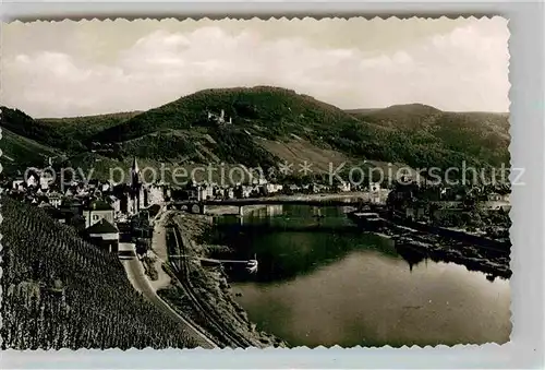 AK / Ansichtskarte Bernkastel Kues Moselpartie mit Burgruine Landstuhl Kat. Bernkastel Kues