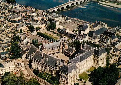 AK / Ansichtskarte Blois Loir et Cher Chateau et la Loire vue aerienne Kat. Blois