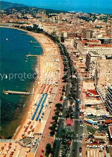 AK / Ansichtskarte Cannes Alpes Maritimes Luftaufnahme Strand Hotelanlagen Kat. Cannes