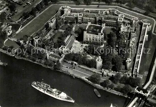 AK / Ansichtskarte London Fliegeraufnahme Schloss Kat. City of London