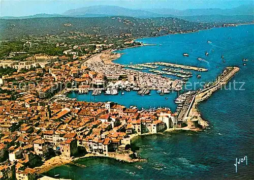 AK / Ansichtskarte Saint Tropez Var Hafen Luftaufnahme Kat. Saint Tropez