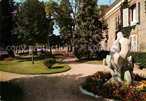 AK / Ansichtskarte Romilly sur Seine Square des Cites Unies sculpture de Favaudon Kat. Romilly sur Seine