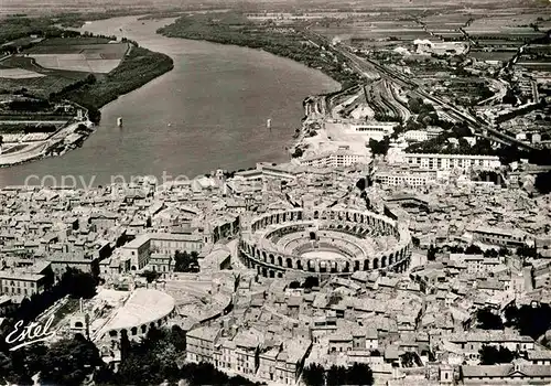 AK / Ansichtskarte Arles Bouches du Rhone Fliegeraufnahme Amphitheater  Kat. Arles