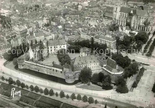 AK / Ansichtskarte Nantes Loire Atlantique amphitheater
Fliegeraufnahme Schloss Kat. Nantes