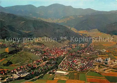 AK / Ansichtskarte Staufen Breisgau Blick zum Schwarzwald Fliegeraufnahme Kat. Staufen im Breisgau