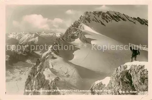 AK / Ansichtskarte Garmisch Partenkirchen Blick vom Zugspitzplatt auf Leermoos Allgaeuer Alpen Bergsteiger Gebirgspanorama Kat. Garmisch Partenkirchen